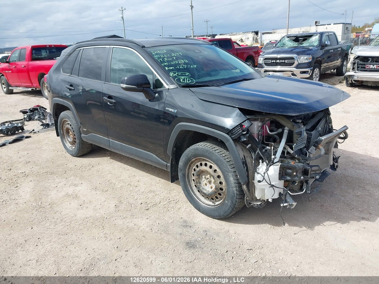 2T3RWRFV6KW018238 · 2019 TOYOTA RAV4 HYBRID XLE