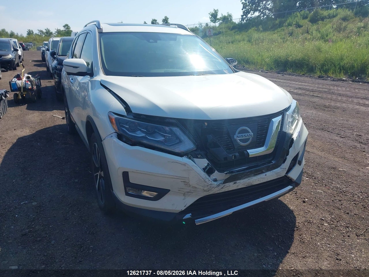5N1AT2MV4HC857988 · 2017 NISSAN ROGUE S/SL PLATINUM/SV