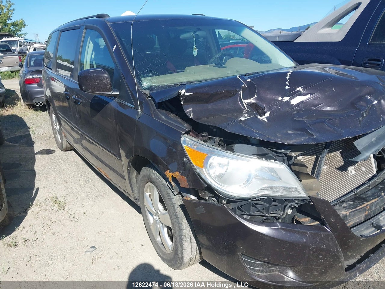 2V4RW3DX7AR260939 · 2010 VOLKSWAGEN ROUTAN SE