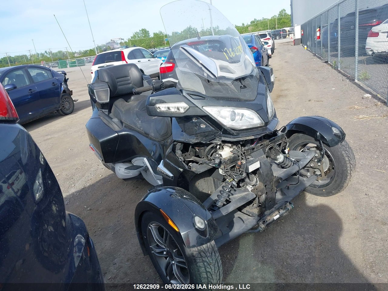 2BXJBLC1XAV000834 · 2010 CAN-AM SPYDER ROADSTER RT