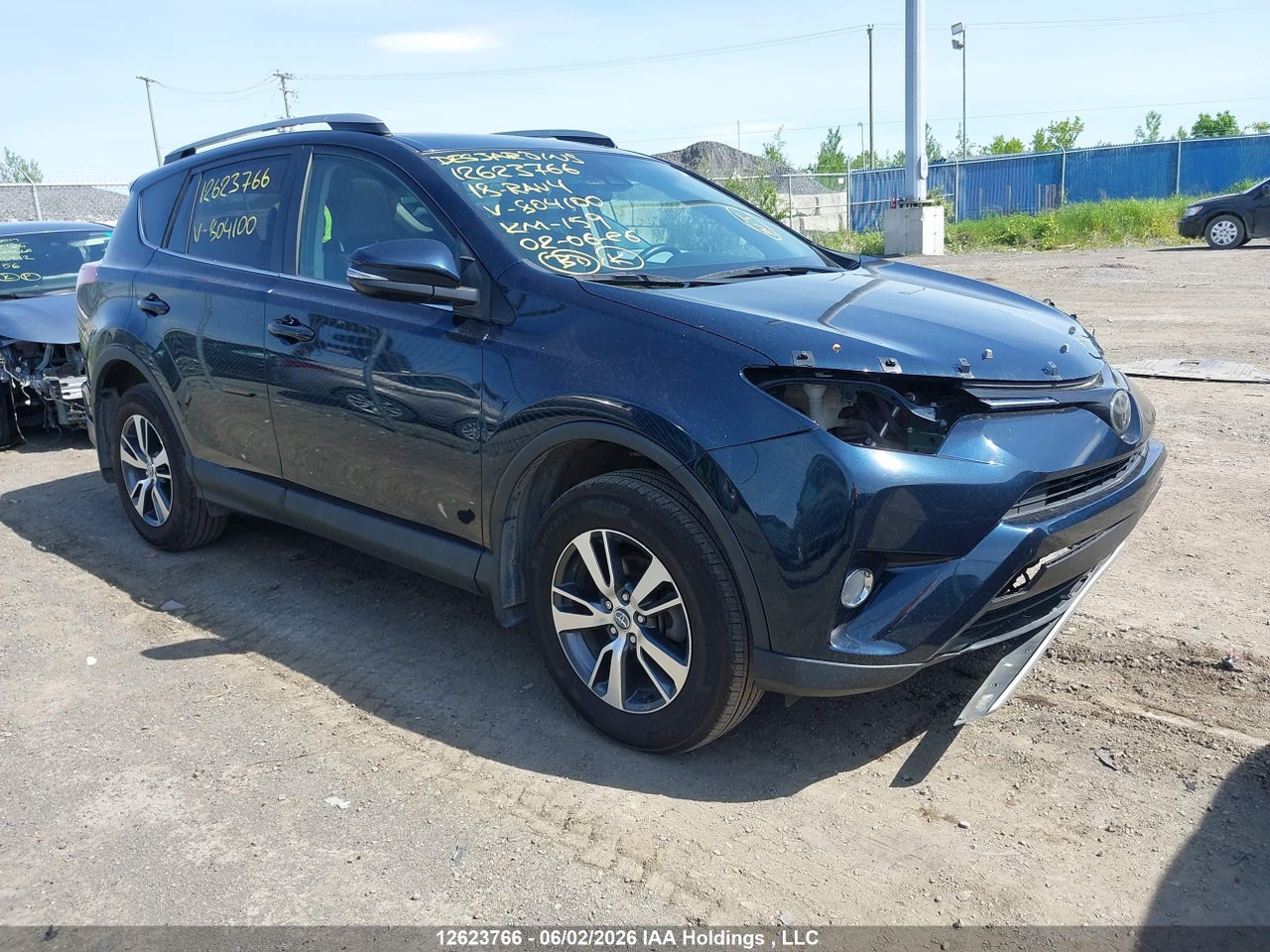 2T3RFREV7JW804100 · 2018 TOYOTA RAV4 ADVENTURE/XLE