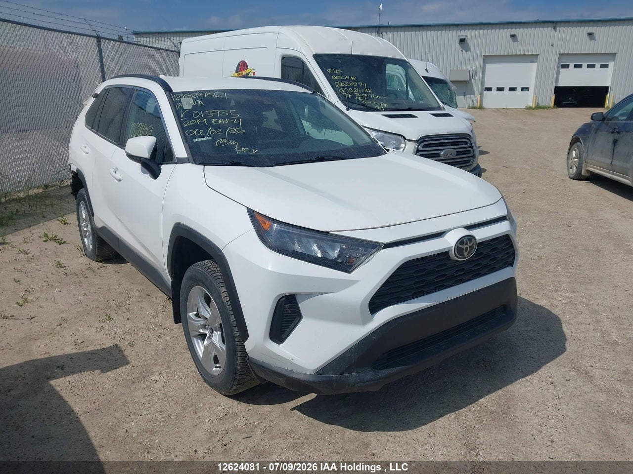 2T3B1RFV0KC015935 · 2019 TOYOTA RAV4 LE