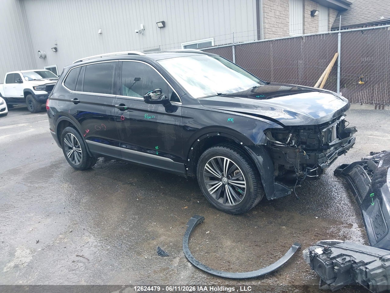 3VV4B7AXXJM037704 · 2018 VOLKSWAGEN TIGUAN SEL PREMIUM