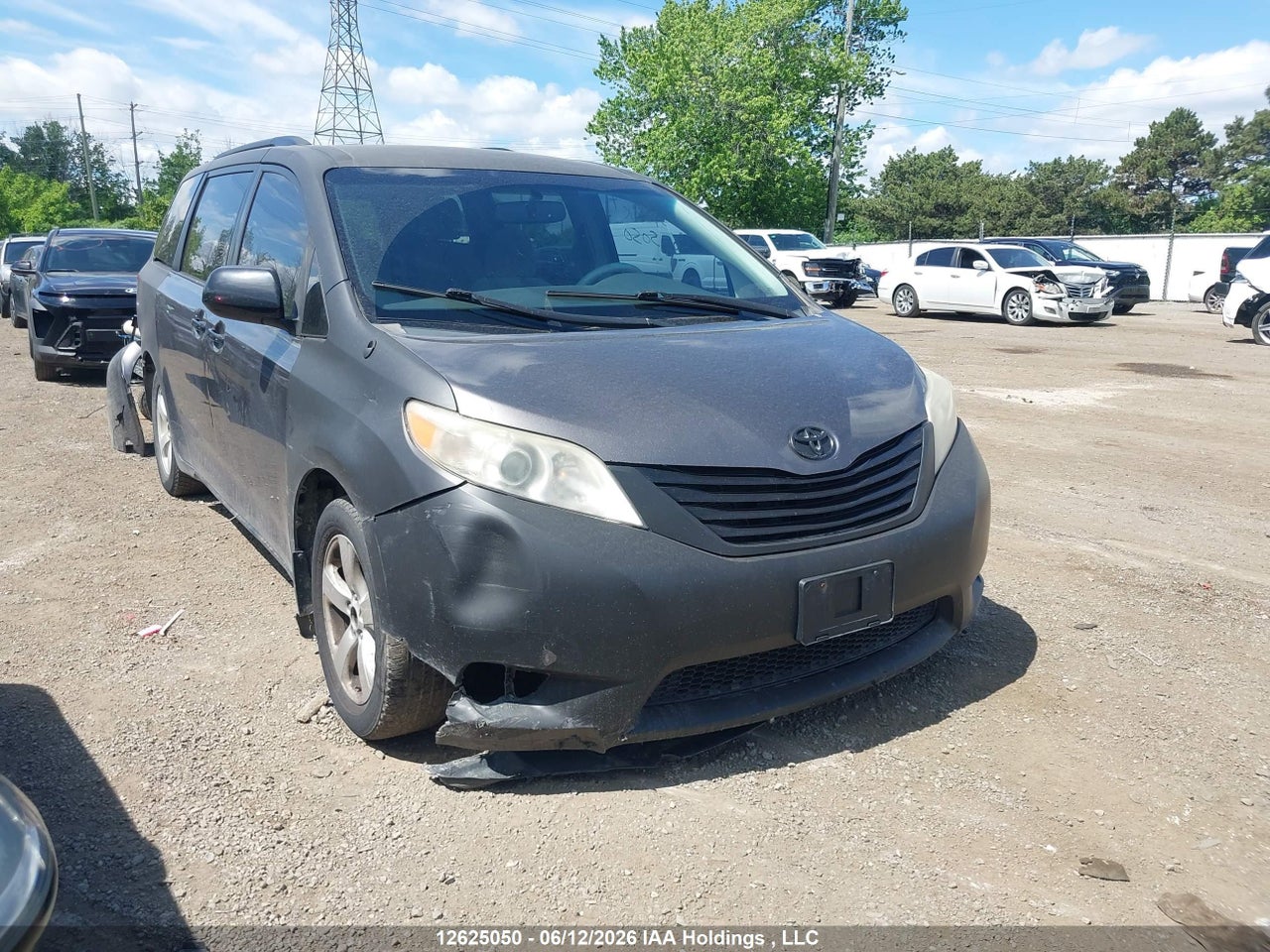 5TDKK3DC3BS066079 · 2011 TOYOTA SIENNA LE
