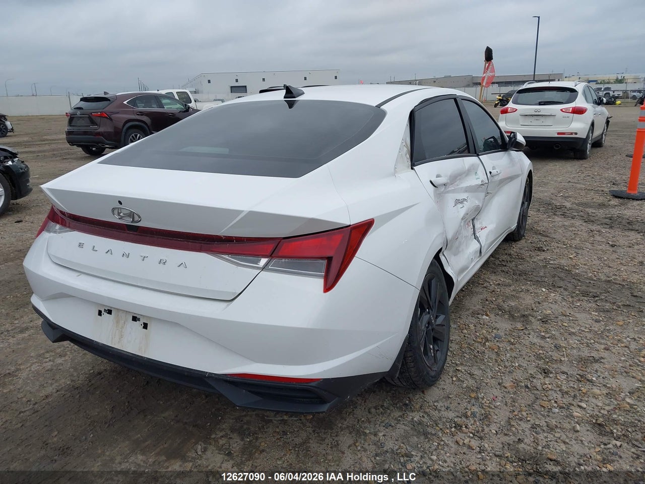 KMHLM4AG1NU247138 · 2022 HYUNDAI ELANTRA SEL · 4/19