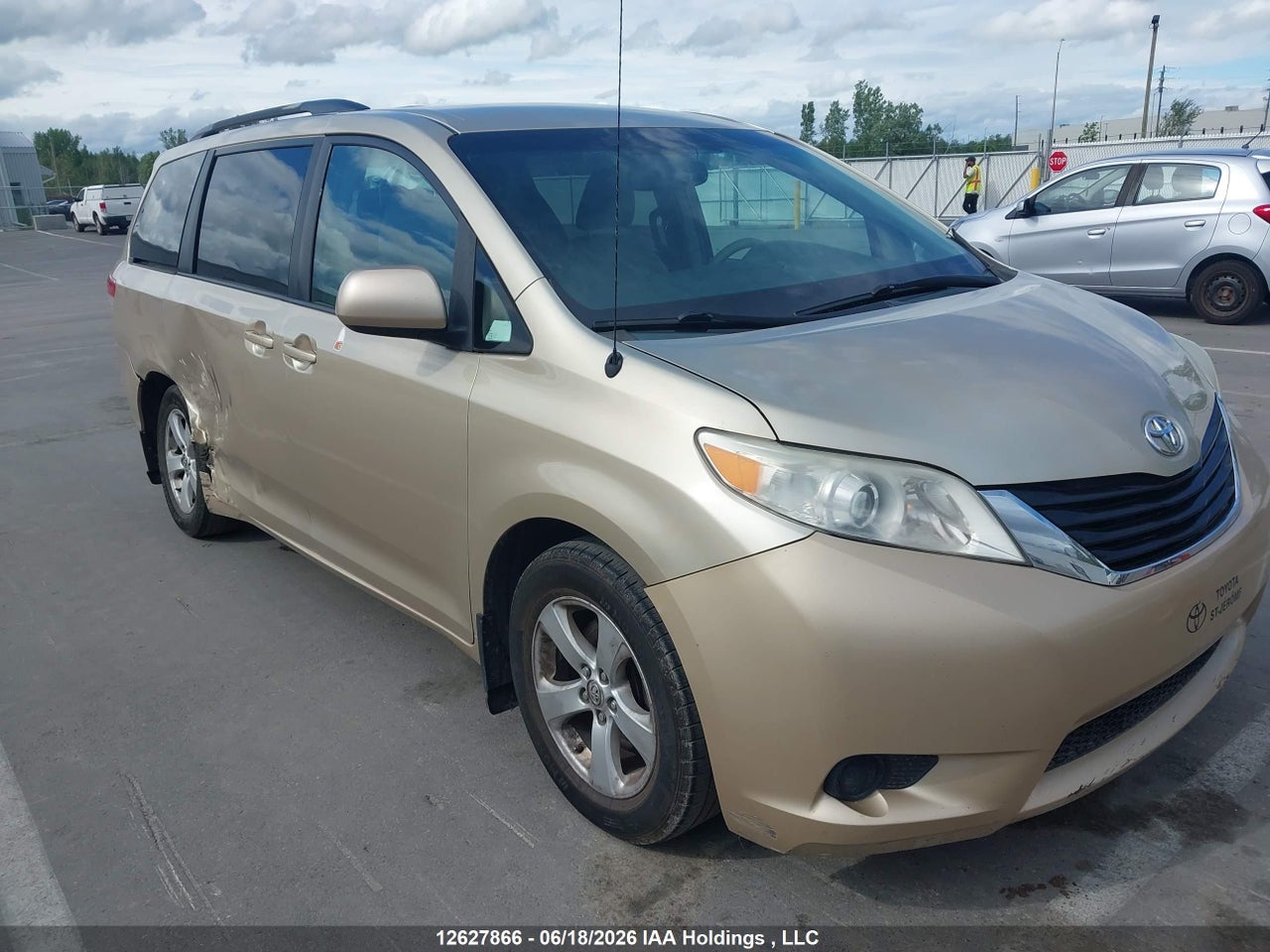 5TDKK3DC9DS319036 · 2013 TOYOTA SIENNA LE