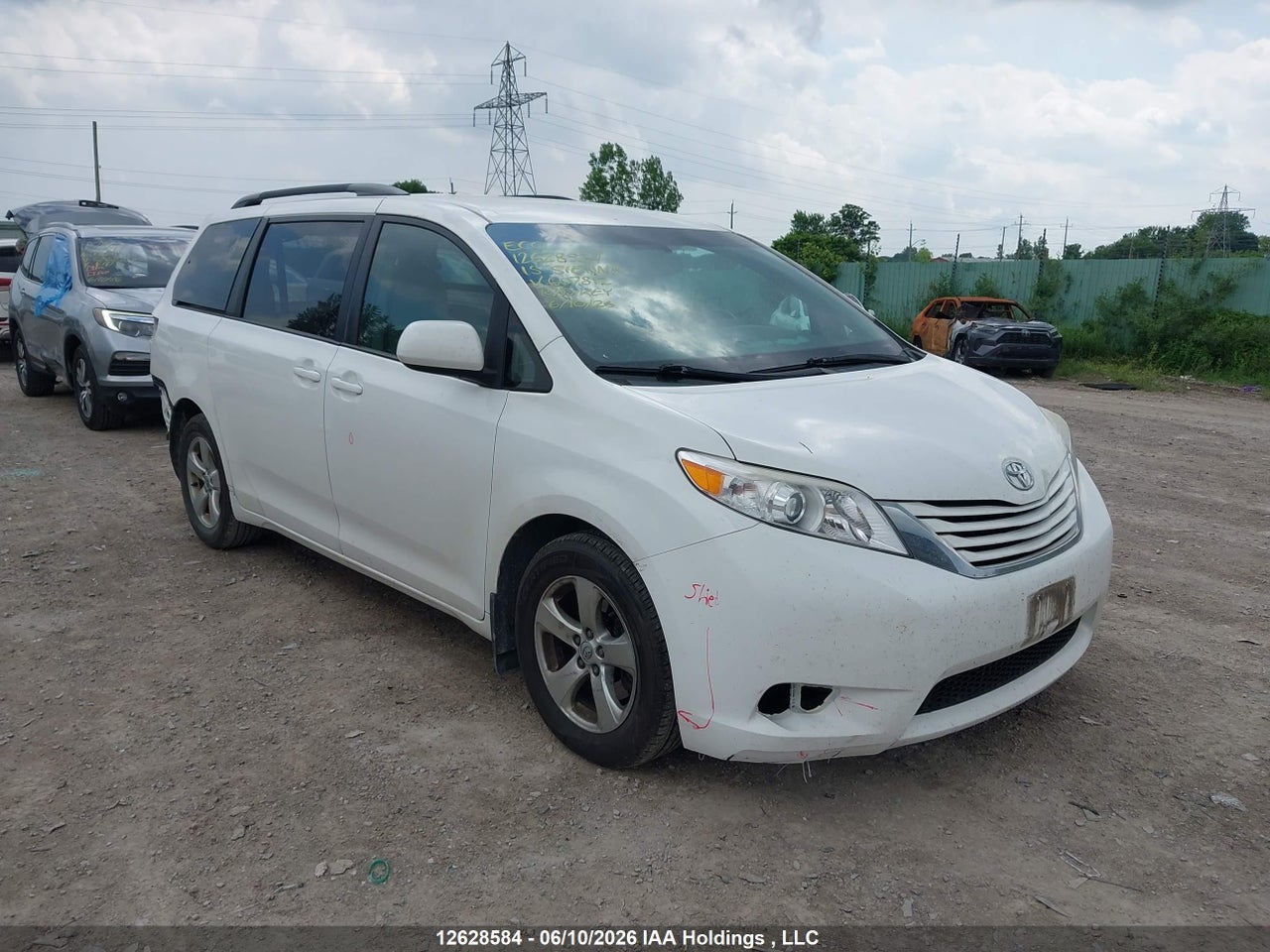 5TDKK3DC6FS607812 · 2015 TOYOTA SIENNA LE V6