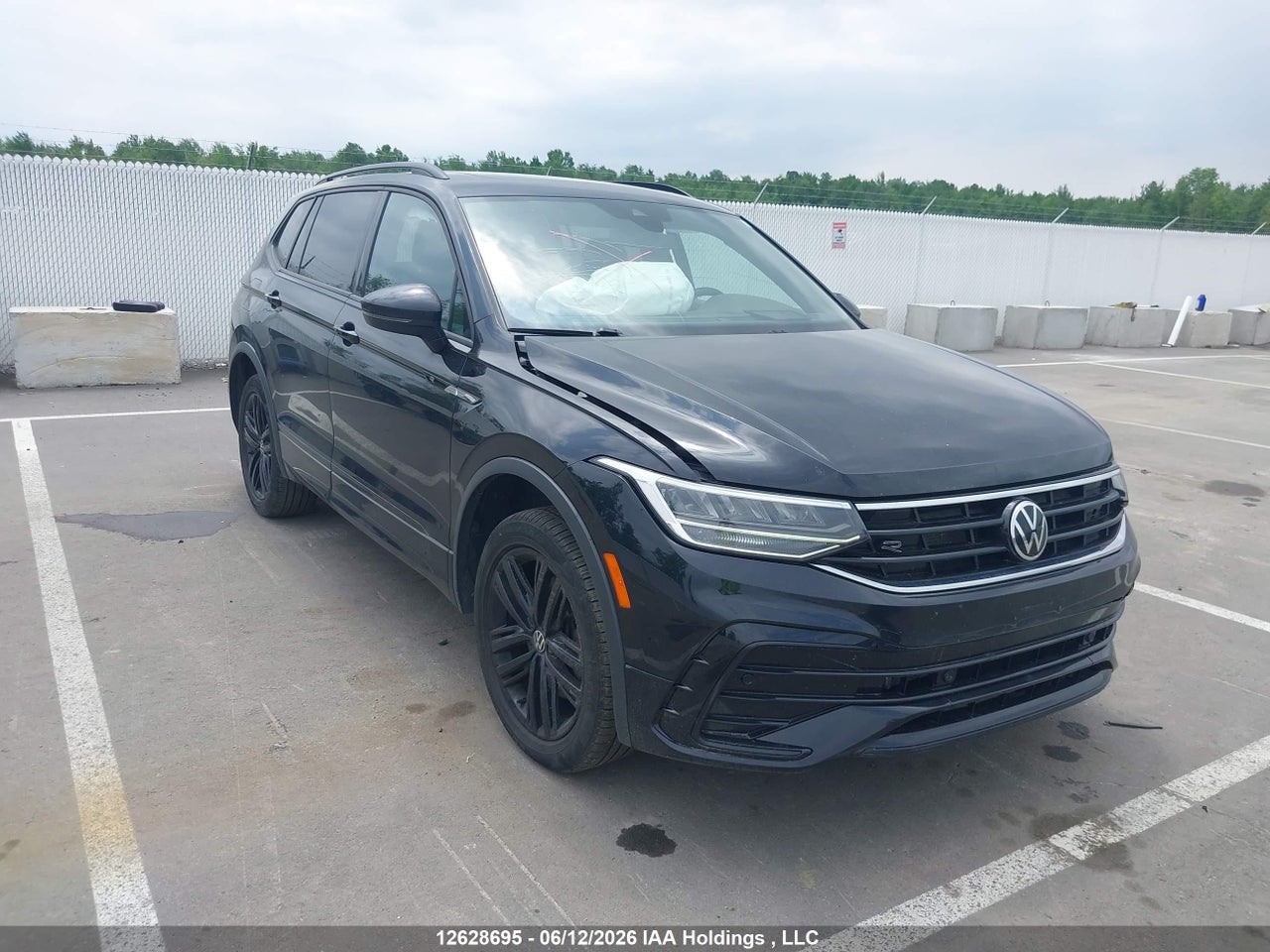 3VV8B7AX4NM057972 · 2022 VOLKSWAGEN TIGUAN COMFORTLINE R-LINE BLACK EDITION