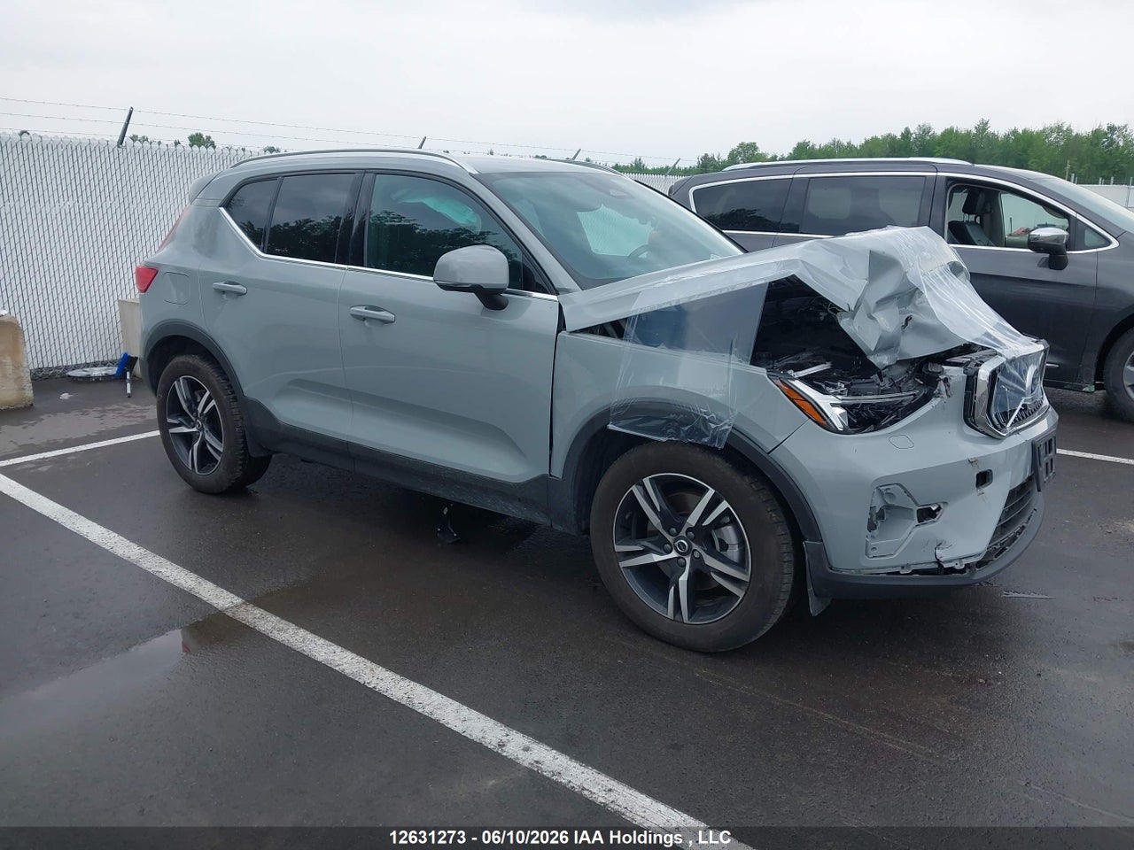YV4L12UJ1S2599570 · 2025 VOLVO XC40
