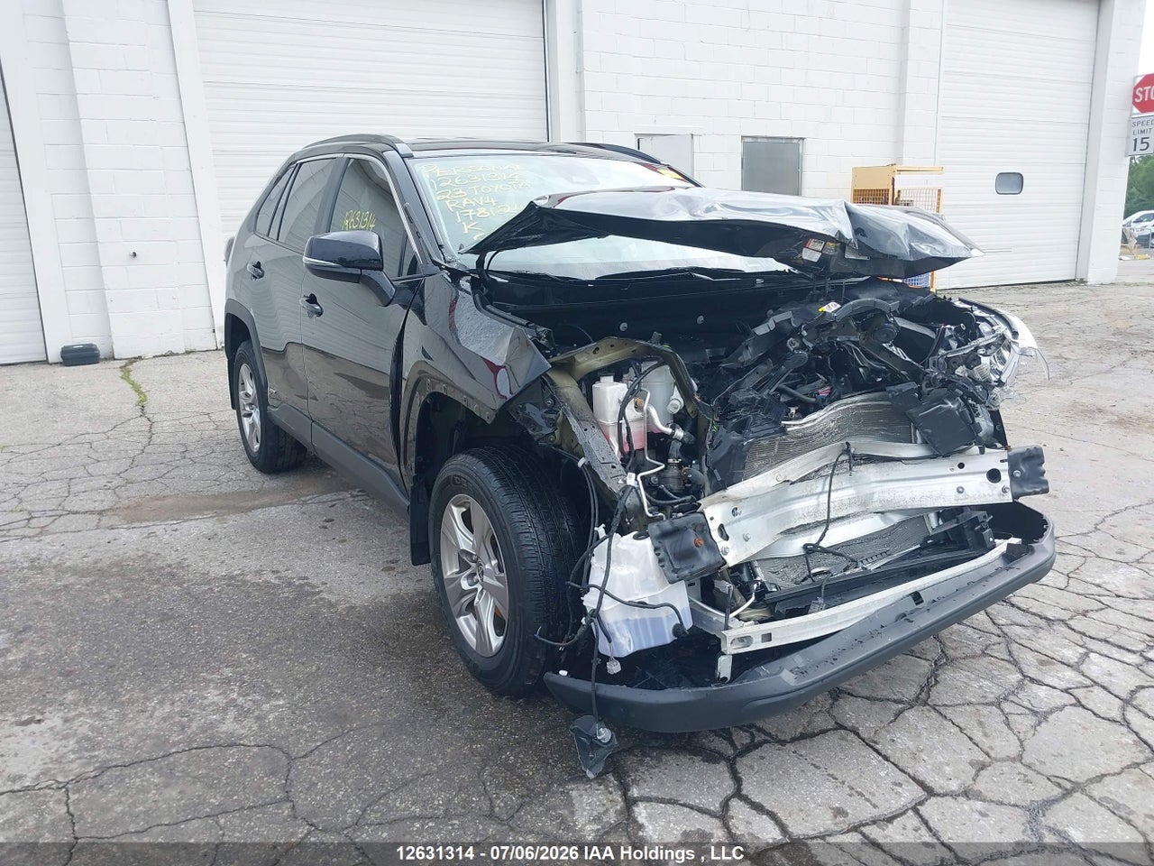 2T3BWRFV0PW178124 · 2023 TOYOTA RAV4 HYBRID LE