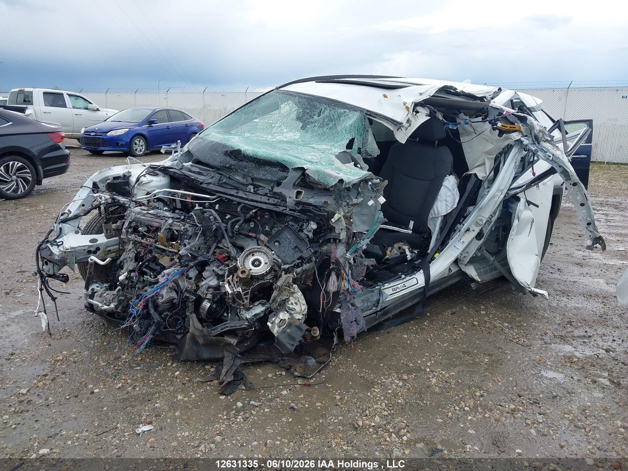 2T3R1RFV6LW098026 · 2020 TOYOTA RAV4 XLE/XLE PREMIUM · 2/17