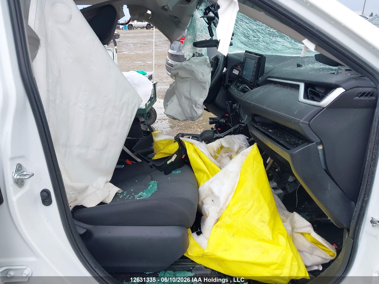 2T3R1RFV6LW098026 · 2020 TOYOTA RAV4 XLE/XLE PREMIUM · 5/17