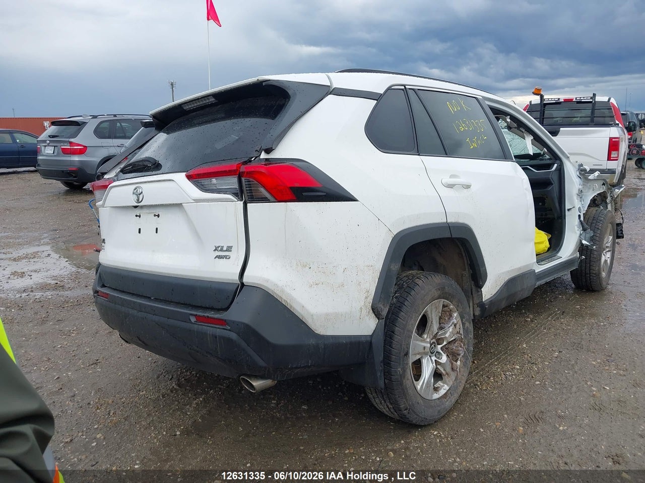 2T3R1RFV6LW098026 · 2020 TOYOTA RAV4 XLE/XLE PREMIUM · 4/17