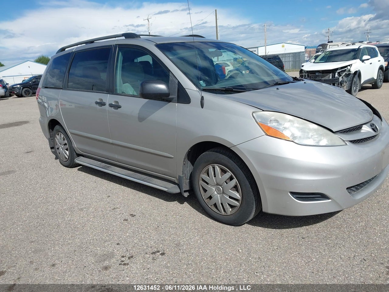 5TDZK29C09S273332 · 2009 TOYOTA SIENNA CE