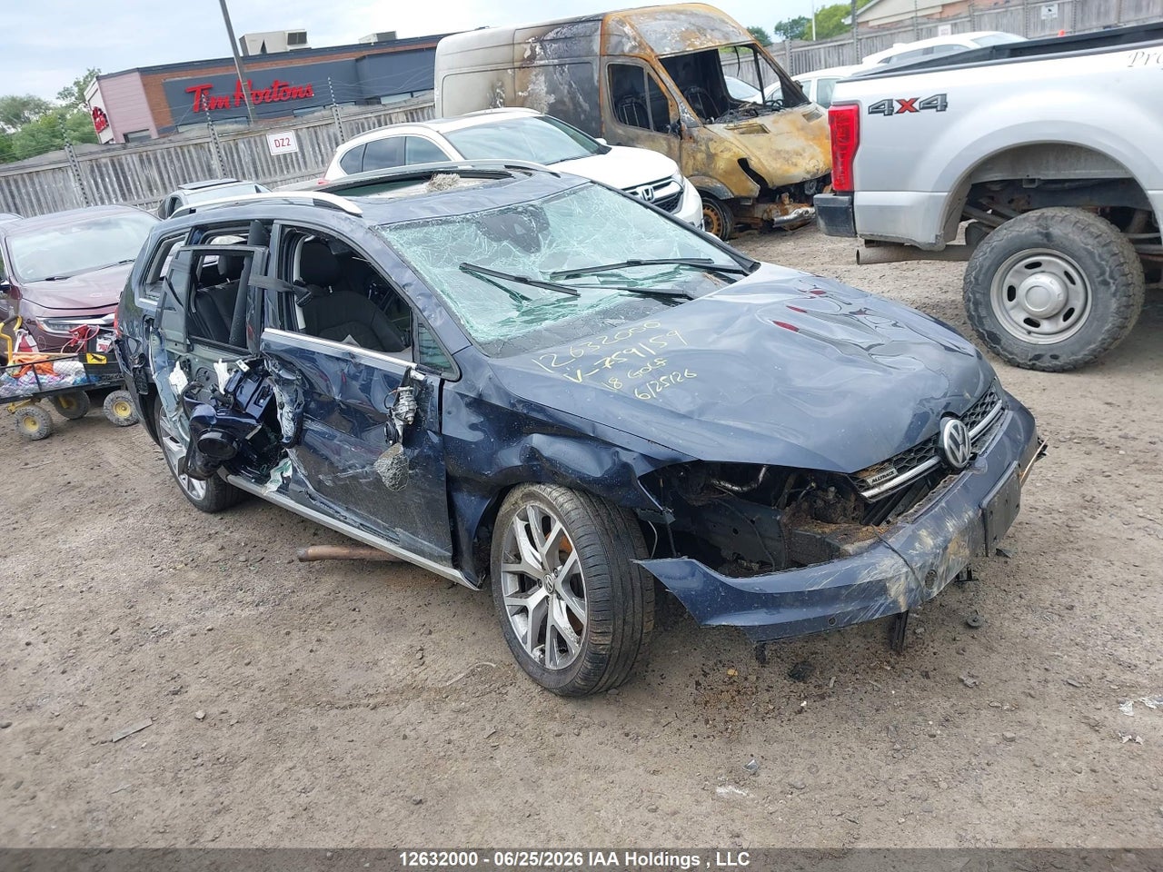 3VWH17AU8JM759159 · 2018 VOLKSWAGEN GOLF