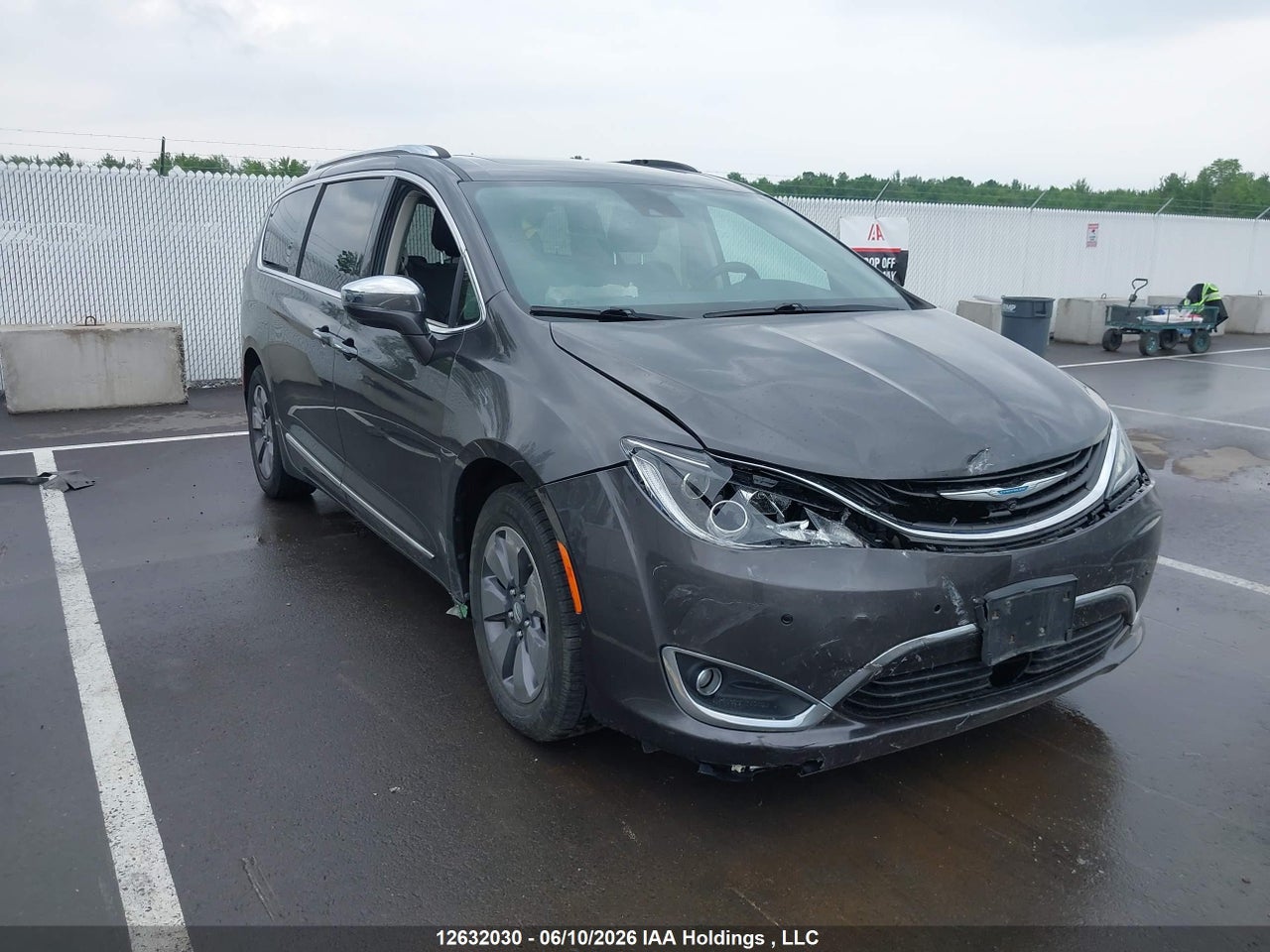 2C4RC1N78JR236672 · 2018 CHRYSLER PACIFICA HYBRID LIMITED