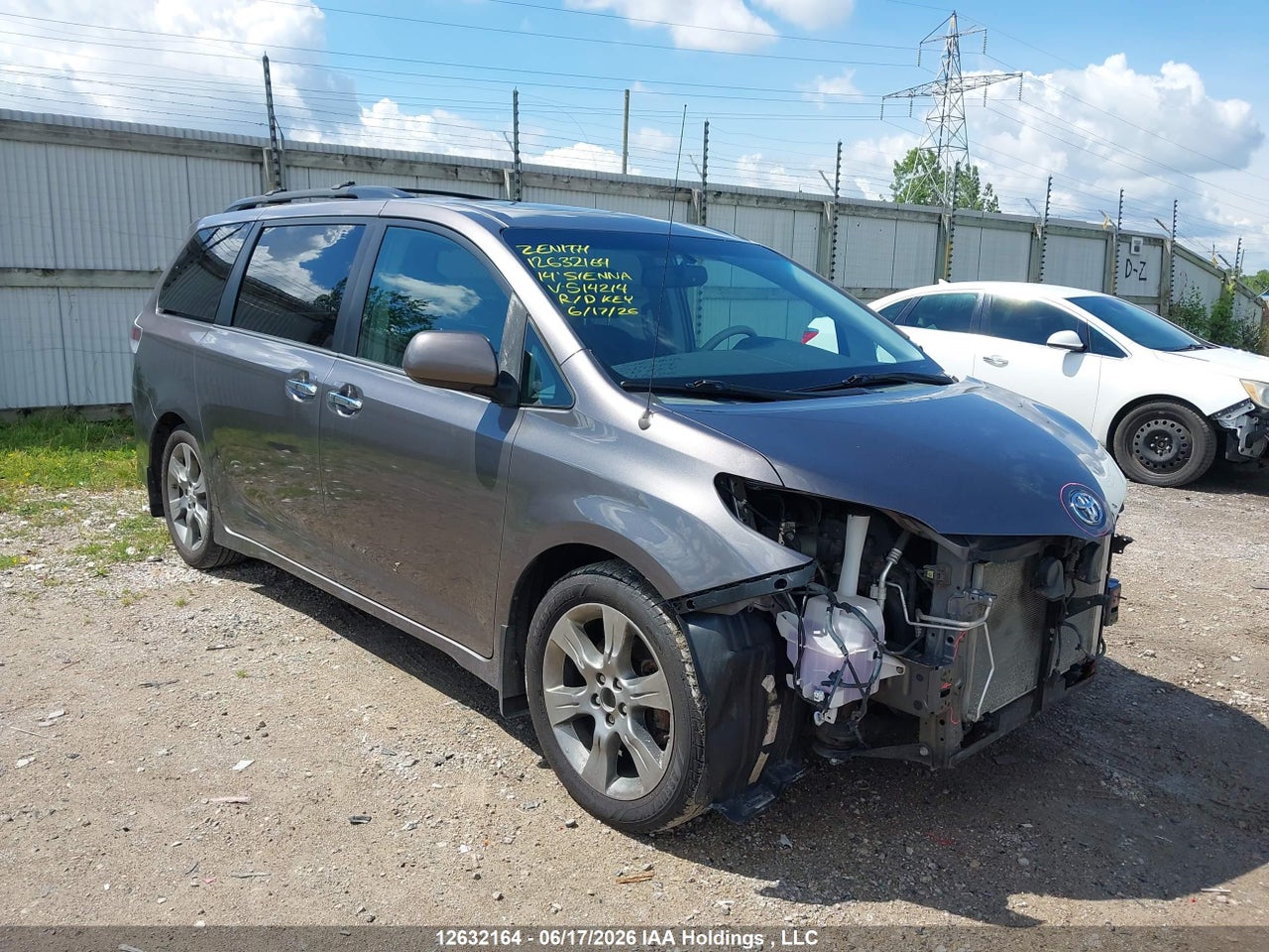 5TDXK3DC8ES514214 · 2014 TOYOTA SIENNA SE 8 PASSENGER