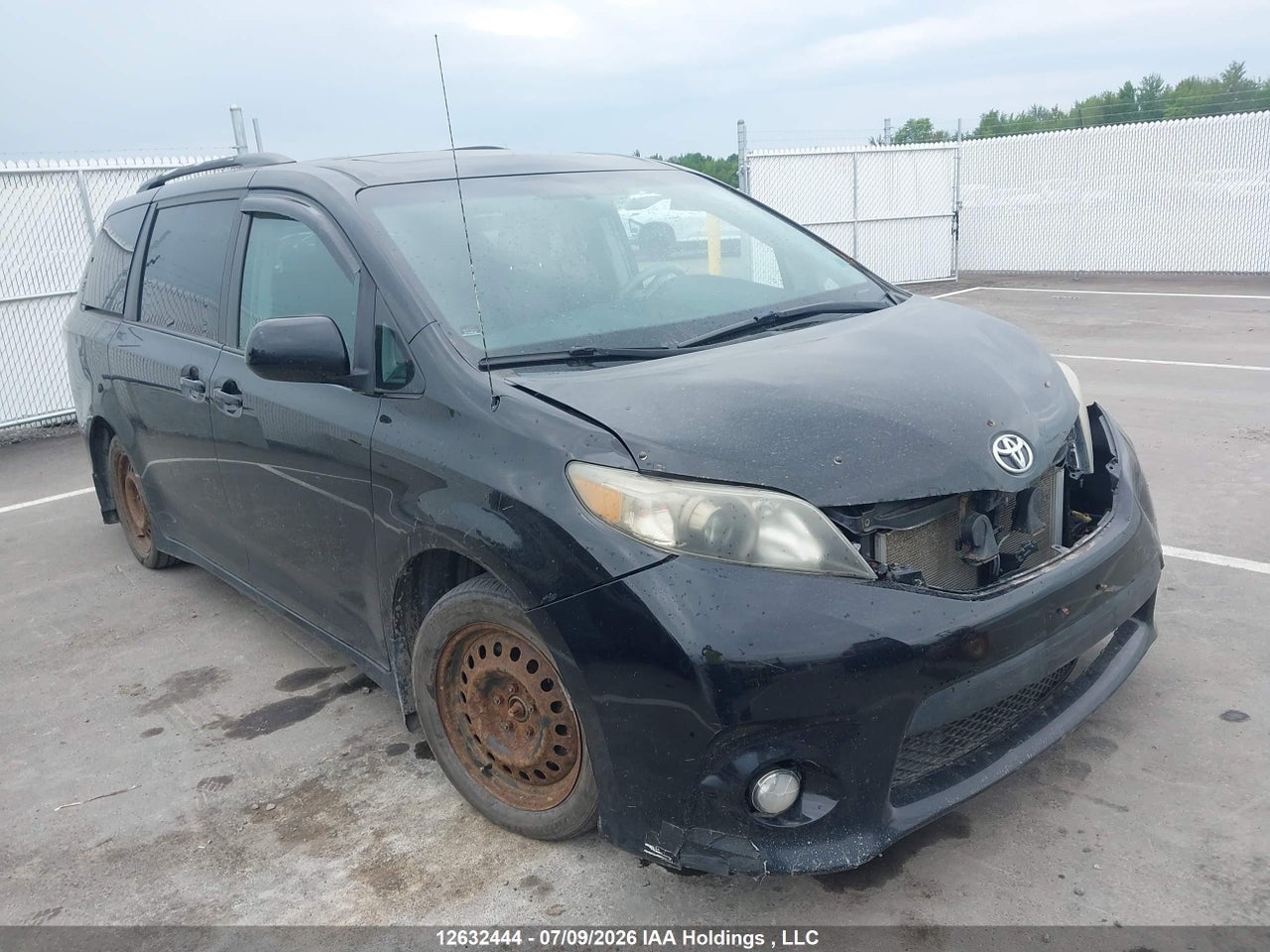 5TDXK3DC4BS168075 · 2011 TOYOTA SIENNA SE 8 PASSENGER
