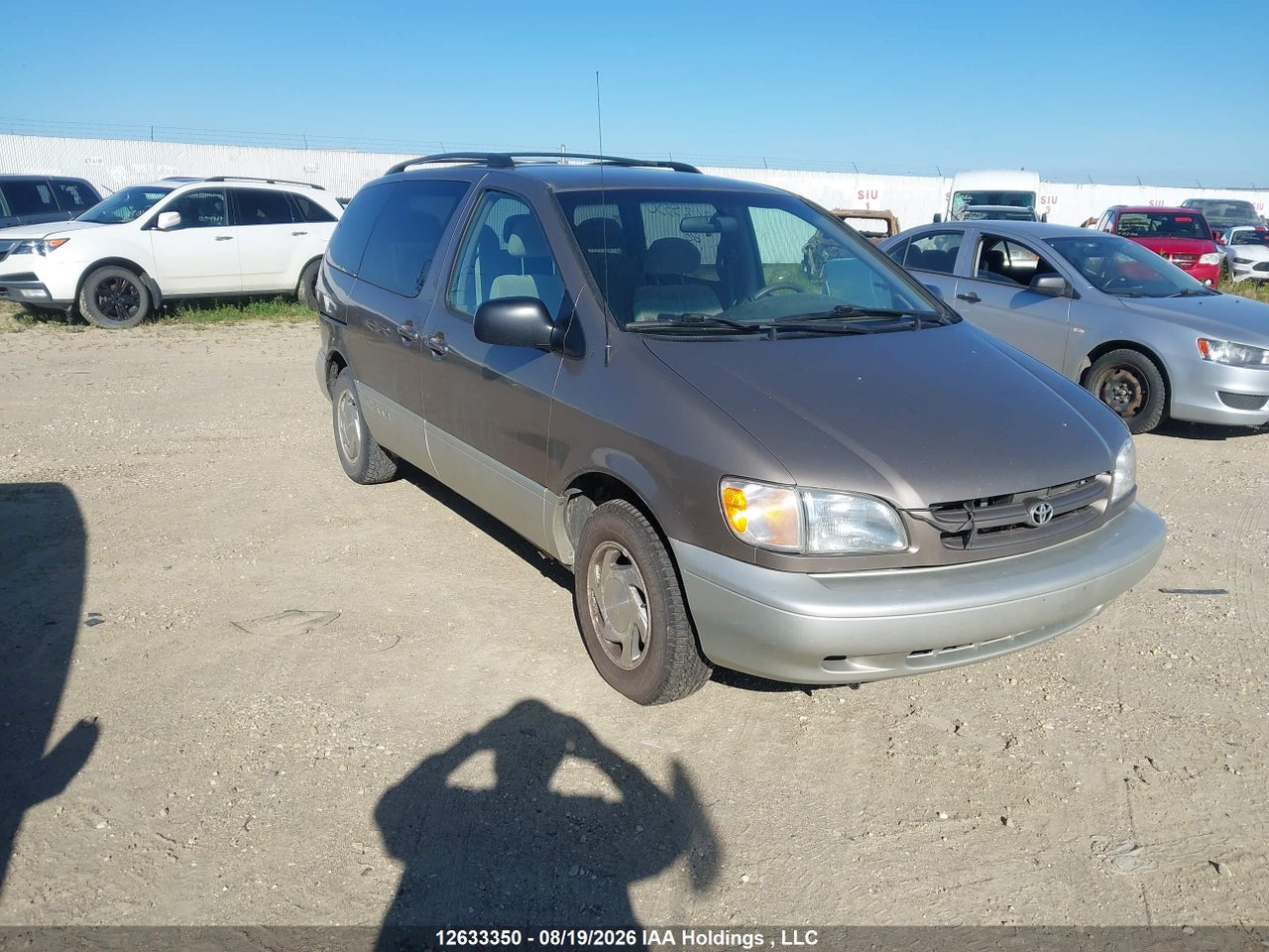 4T3ZF13C2XU157956 · 1999 TOYOTA SIENNA LE V6
