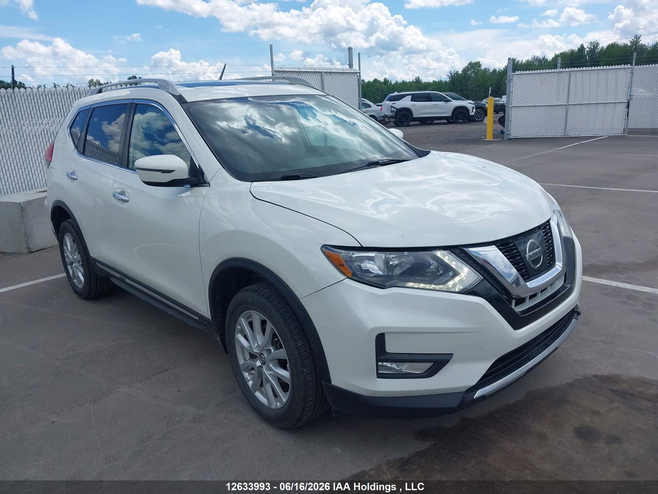 5N1AT2MV0HC856451 · 2017 NISSAN ROGUE S/SL PLATINUM/SV