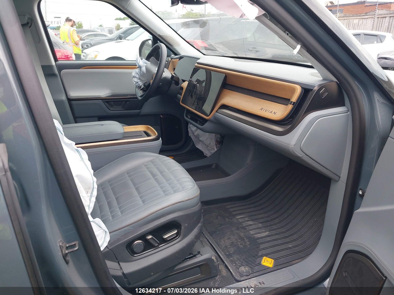 2025 RIVIAN R1S ASCEND TRI MOTOR MAX PACK · 5/16