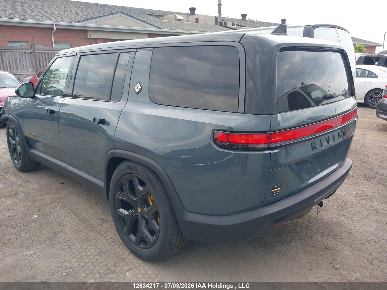 2025 RIVIAN R1S ASCEND TRI MOTOR MAX PACK · 3/16