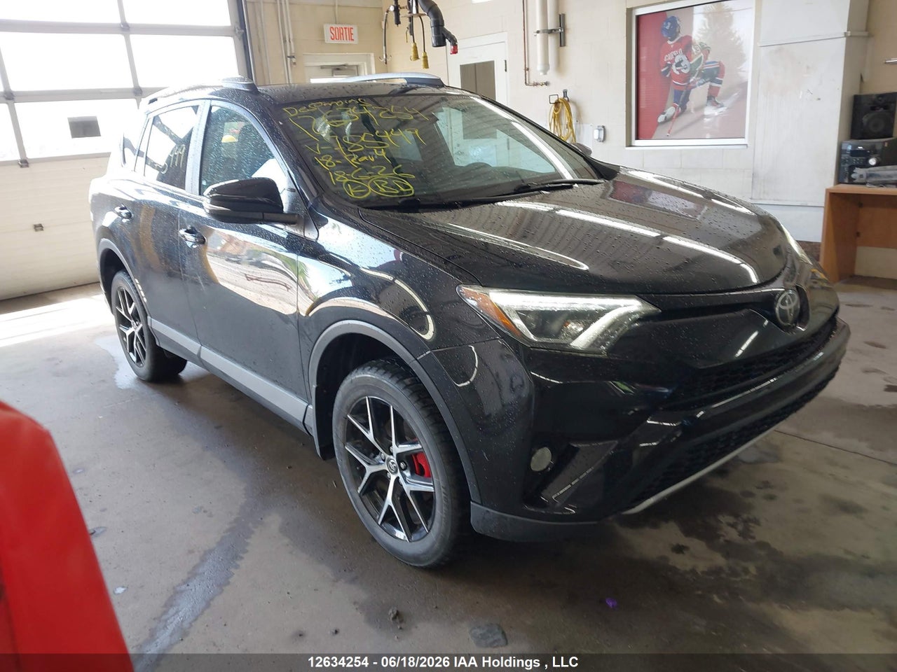 2T3JFREV0JW785449 · 2018 TOYOTA RAV4 SE