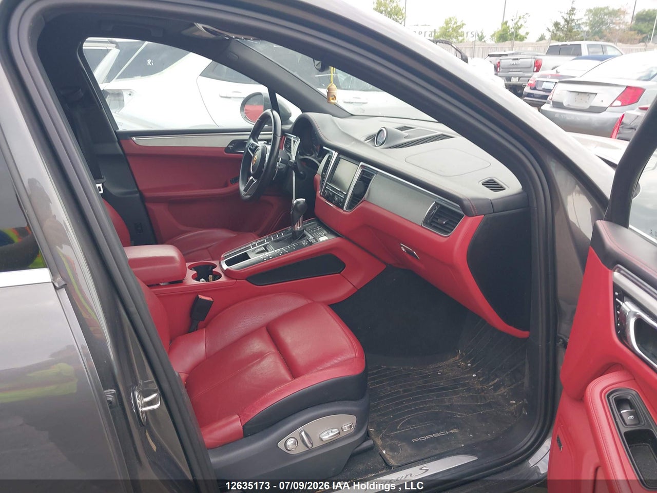WP1AB2A52FL****** · 2015 PORSCHE MACAN S · 5/16