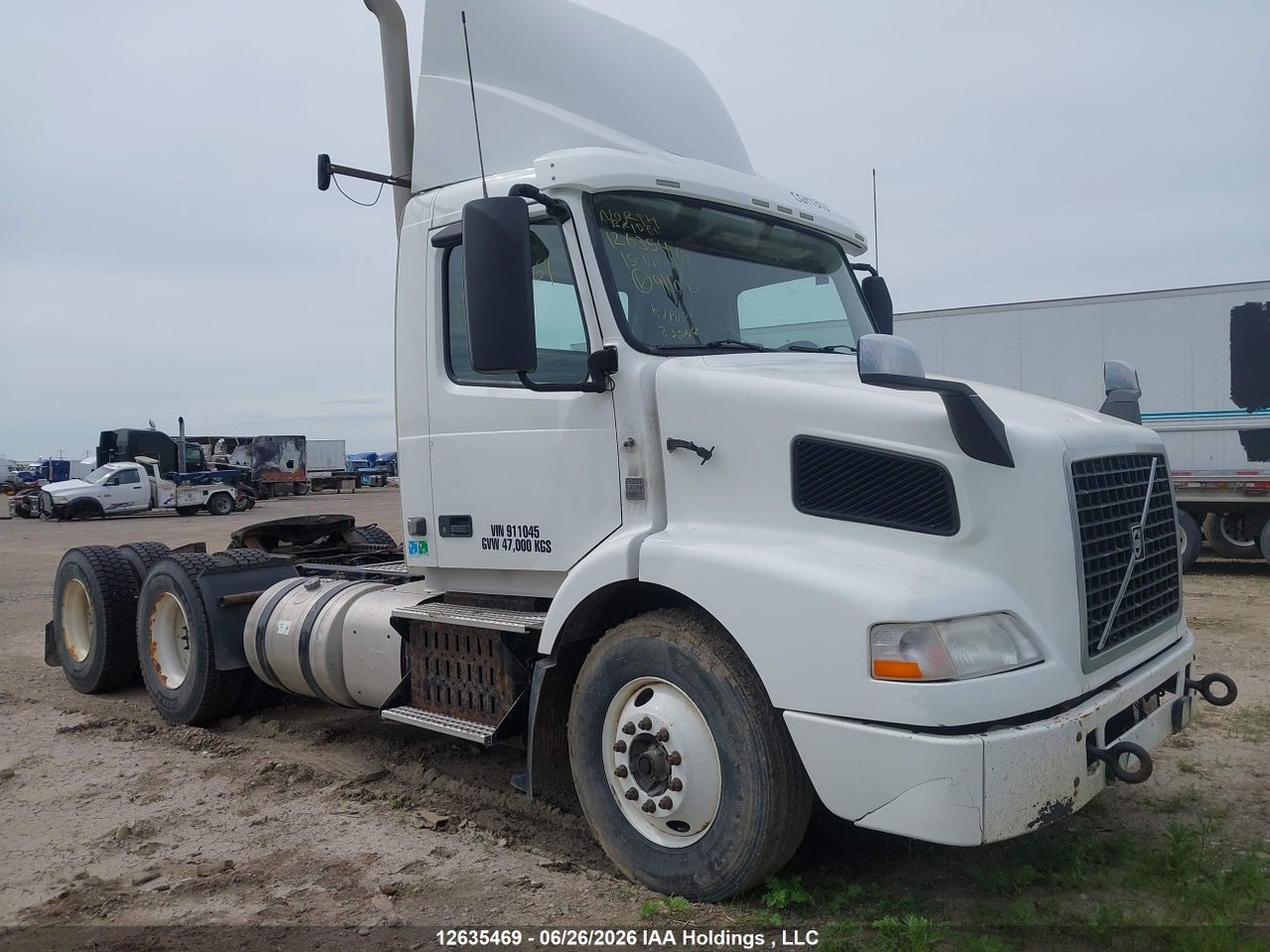 4V4MC9DG0FN911045 · 2015 VOLVO VN VNM
