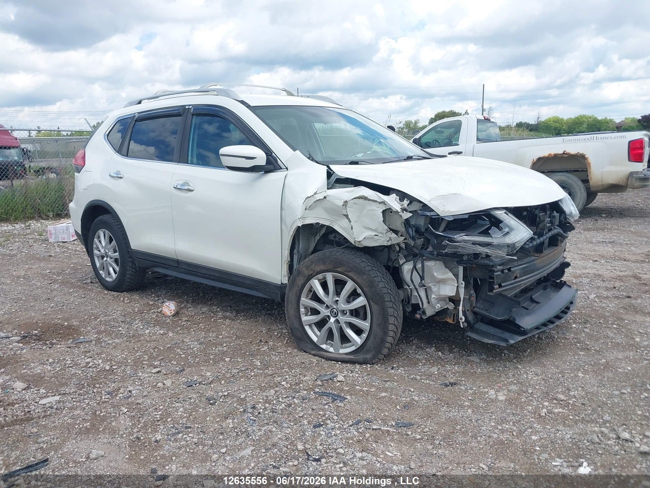 5N1AT2MV1HC846365 · 2017 NISSAN ROGUE SV/SL