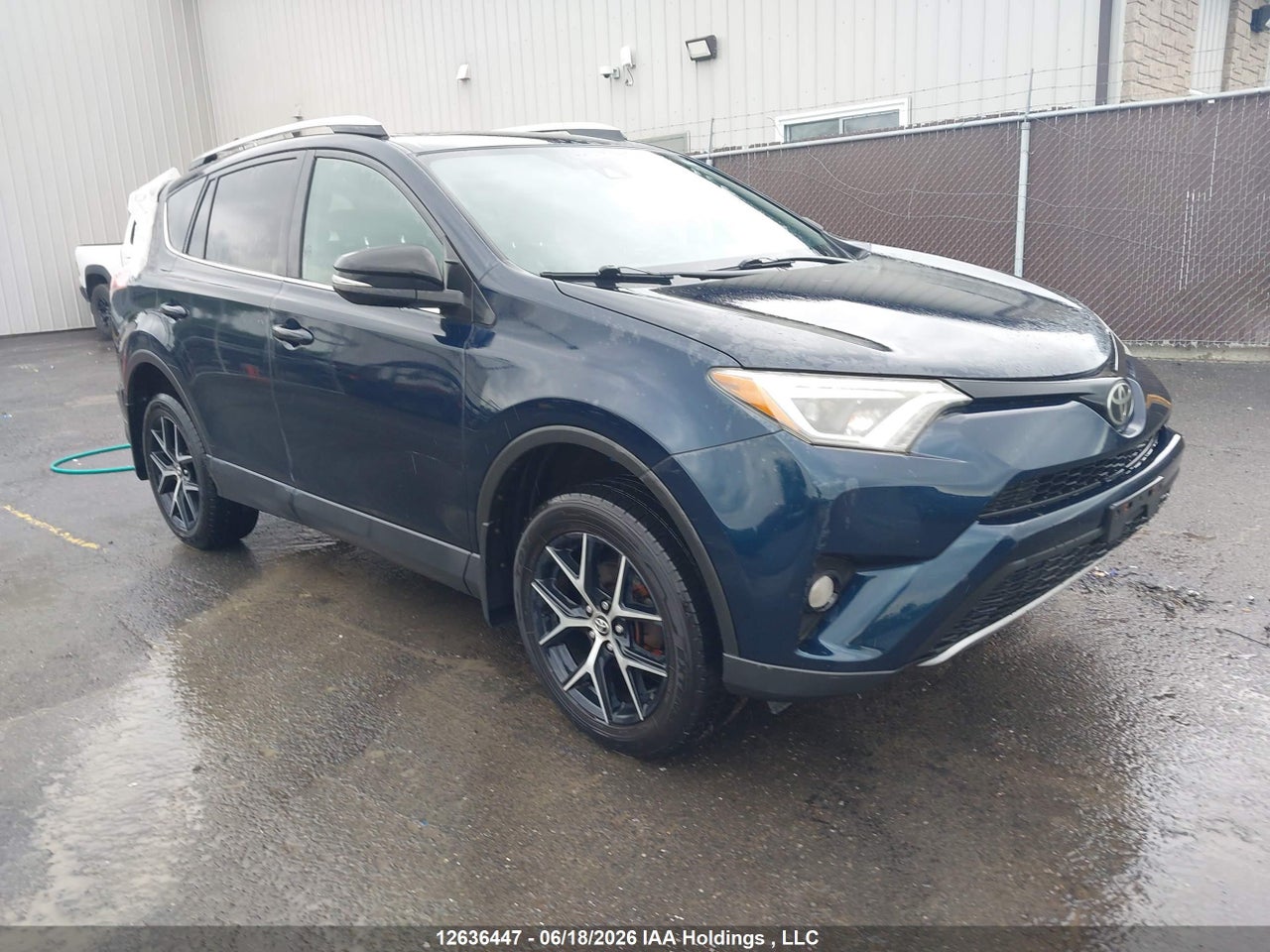 2T3JFREV9HW665613 · 2017 TOYOTA RAV4 SE
