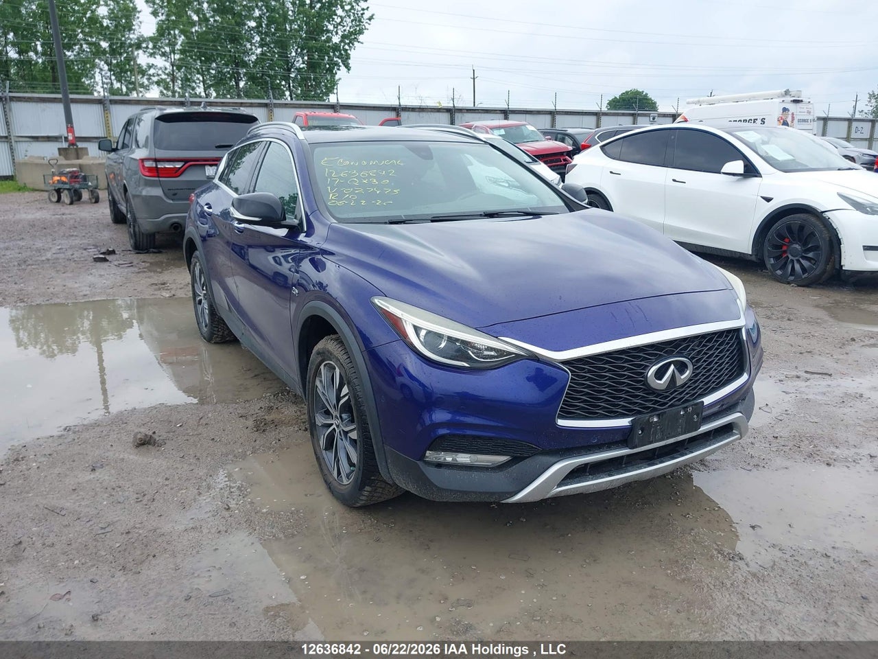 SJKCH5CR4HA027475 · 2017 INFINITI QX30