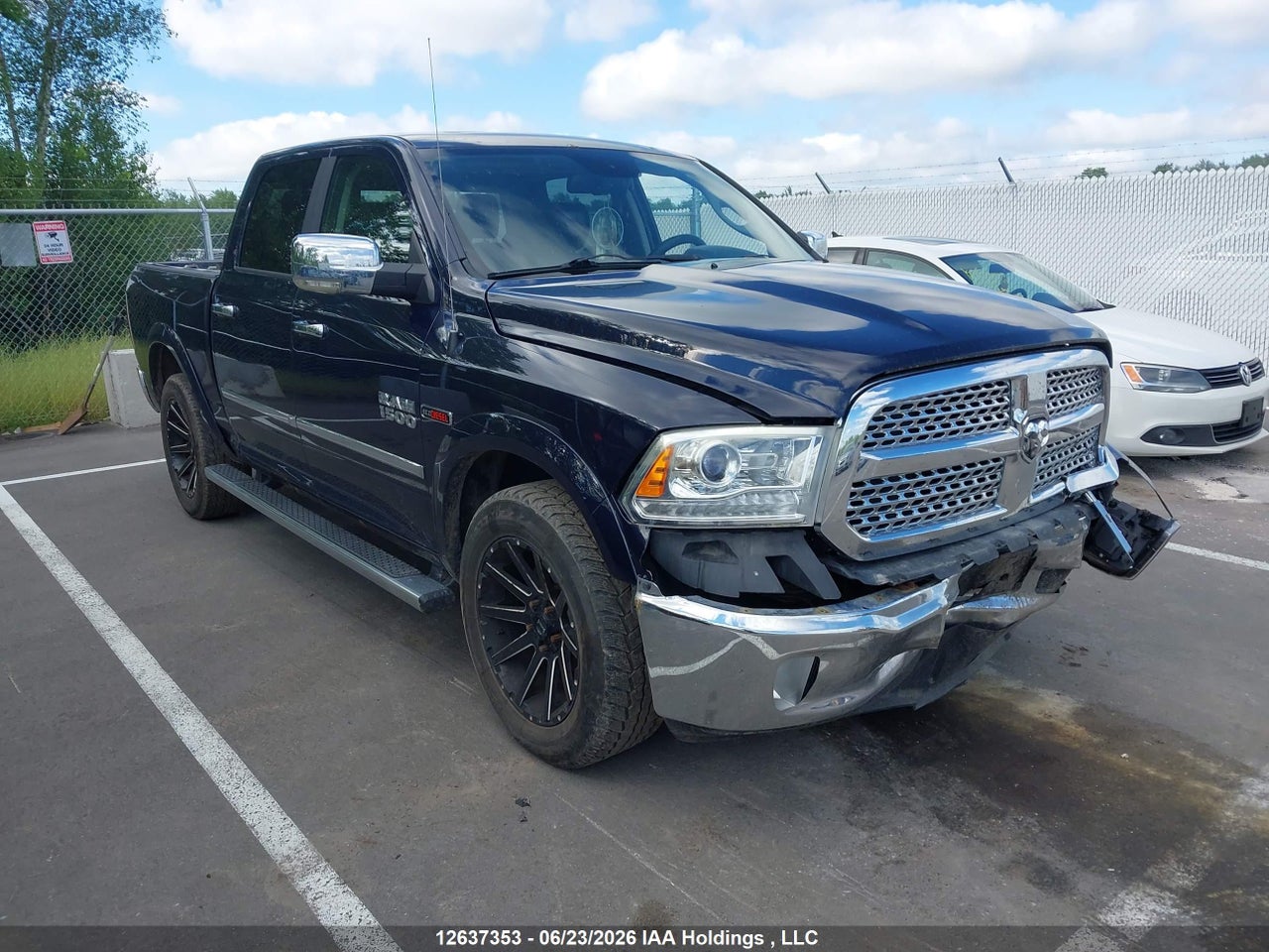 1C6RR7NM9FS737316 · 2015 RAM 1500 LARAMIE