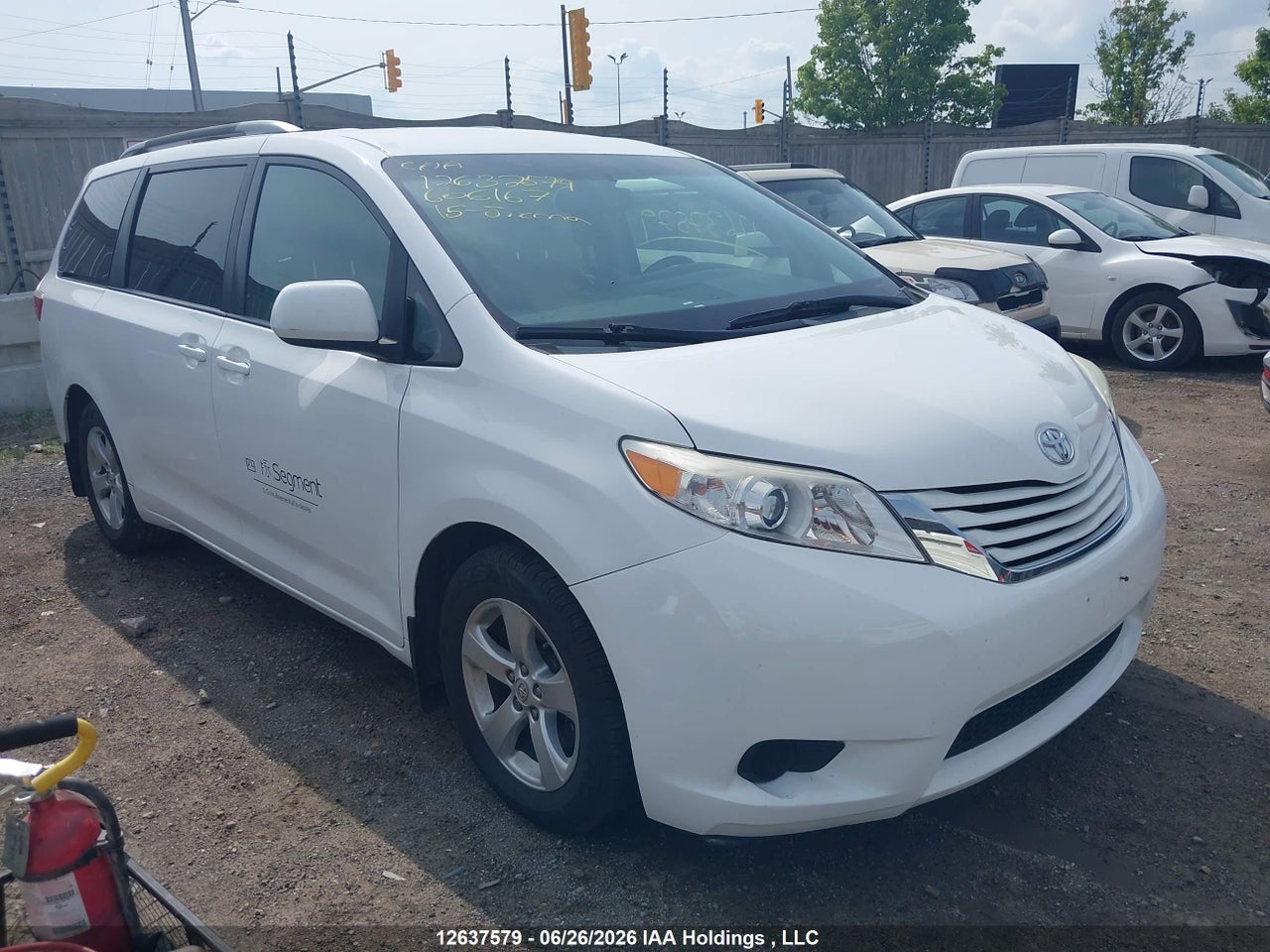 5TDKK3DC9FS606167 · 2015 TOYOTA SIENNA LE