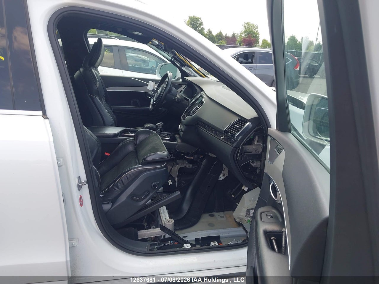 YV4A22PM1G1074595 · 2016 VOLVO XC90 T6 · 5/21