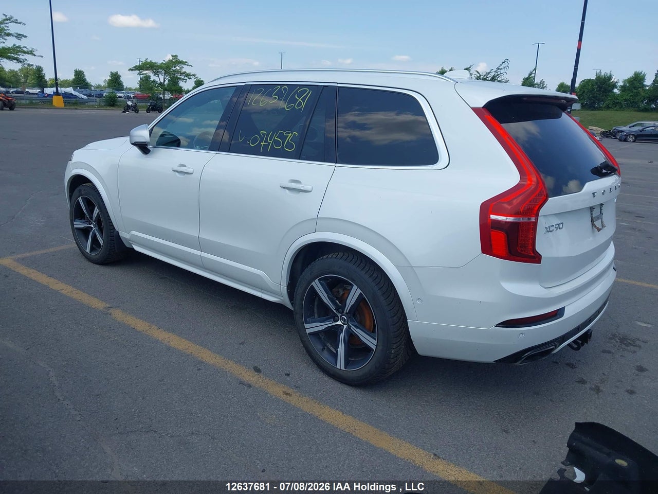 YV4A22PM1G1074595 · 2016 VOLVO XC90 T6 · 3/21