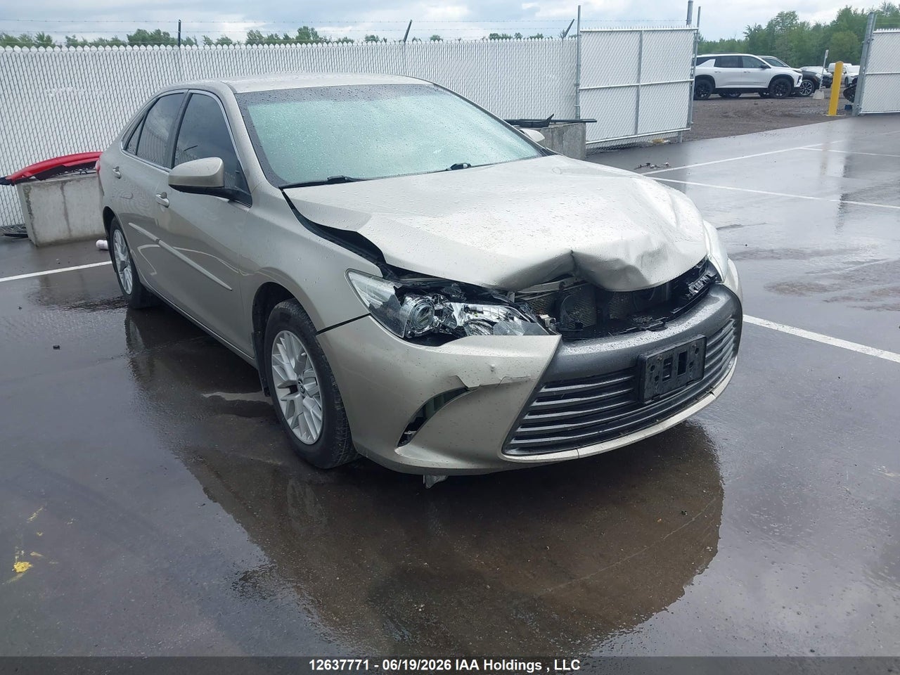 4T1BF1FK3GU251020 · 2016 TOYOTA CAMRY LE/XLE/SE/XSE