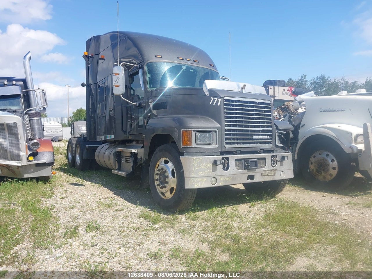 1M1PN4GY3JM001057 · 2018 MACK PINNACLE