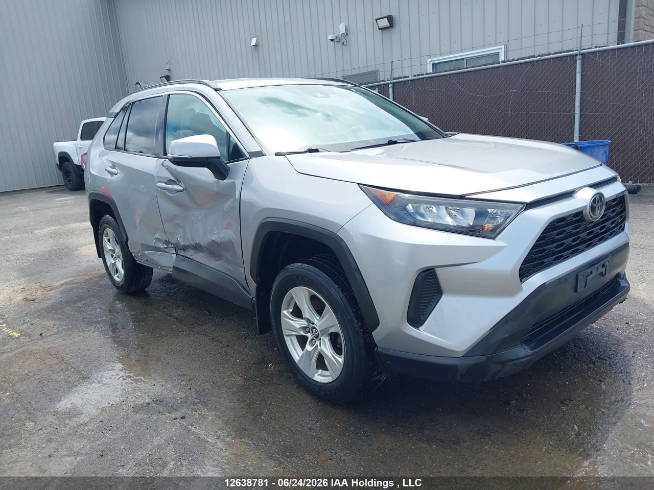 2T3B1RFV8KW049667 · 2019 TOYOTA RAV4 LE