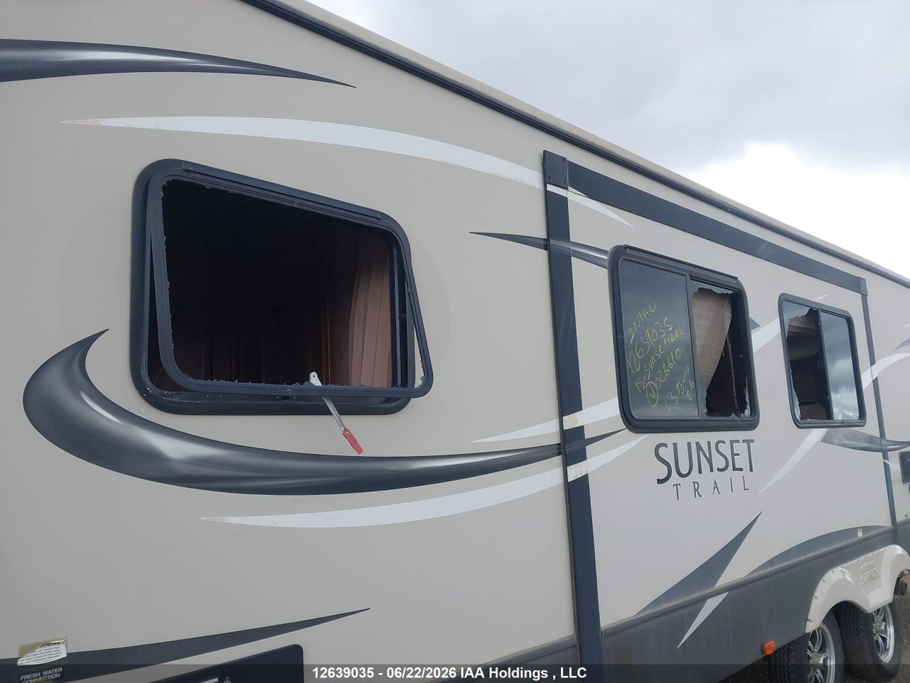 4V0TC2922FB****** · 2015 CROSSROADS Sunset Trail · 6/13