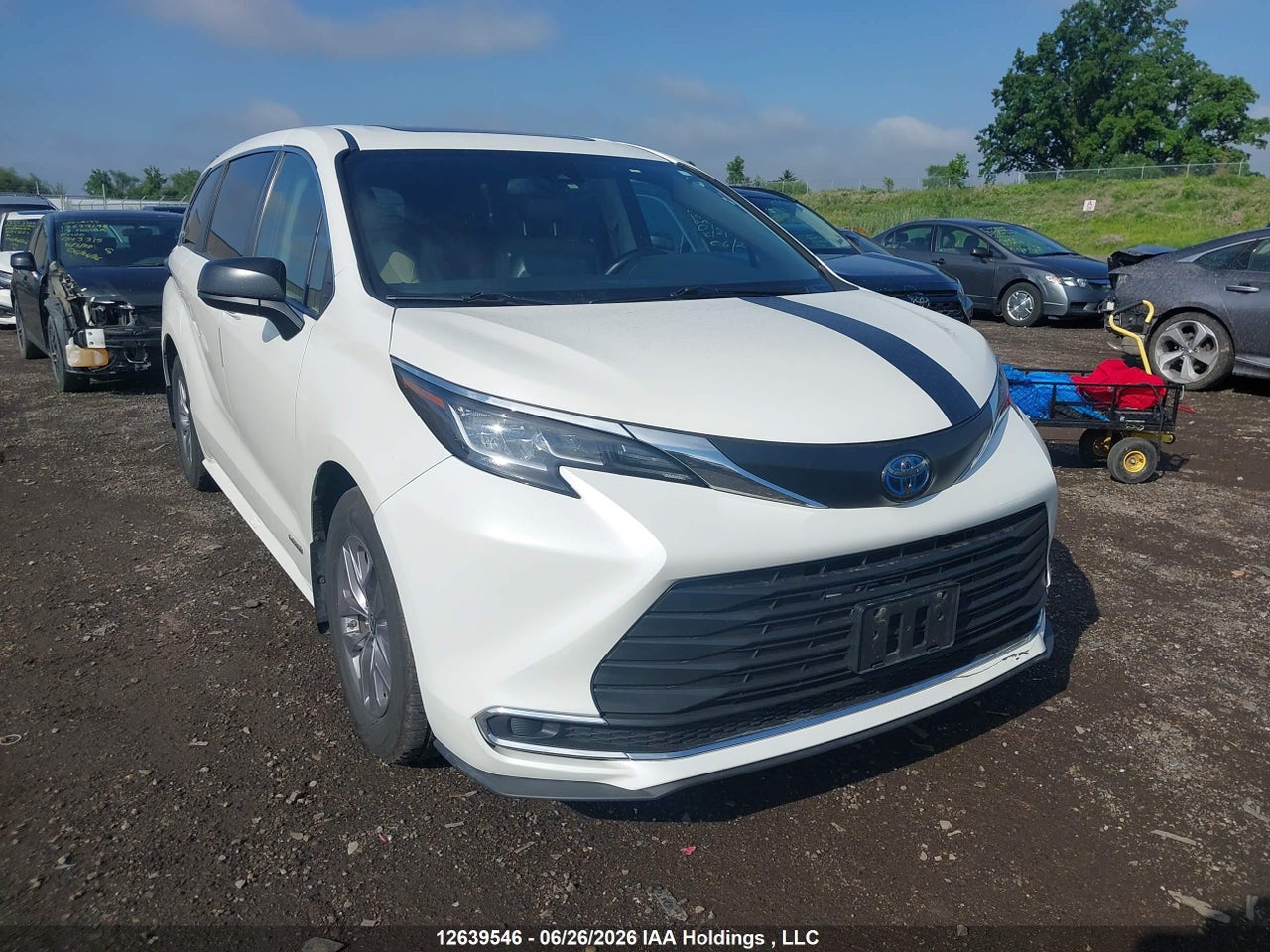 5TDGRKEC3MS035167 · 2021 TOYOTA SIENNA XLE 8-PASSENGER