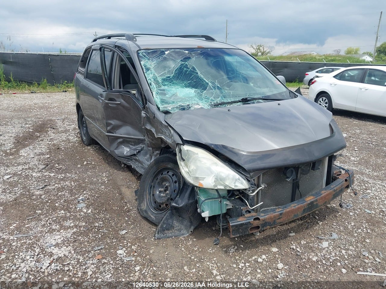 5TDZA23C34S037472 · 2004 TOYOTA SIENNA CE/LE