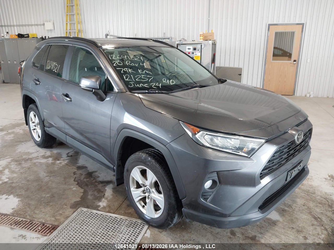 2T3R1RFVXLW121257 · 2020 TOYOTA RAV4 XLE