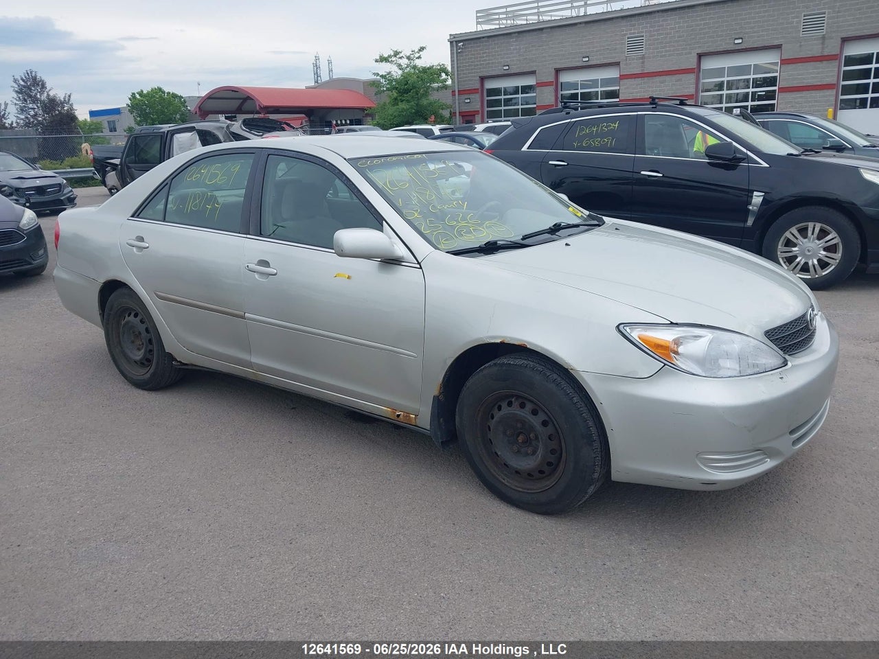 JTDBE32K020118174 · 2002 TOYOTA CAMRY LE/XLE
