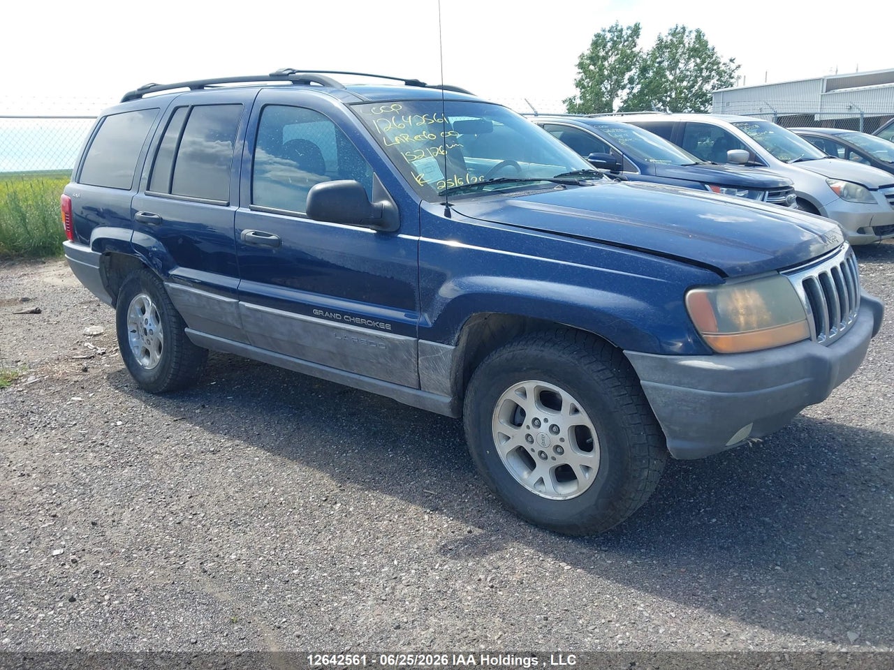 1J4GW48S3YC152126 · 2000 JEEP GRAND CHEROKEE LAREDO