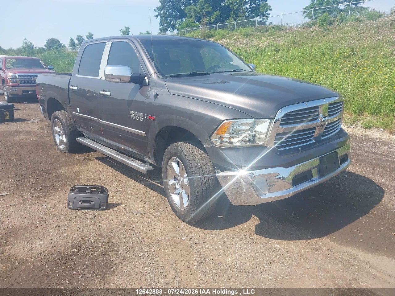 1C6RR7LM1FS555631 · 2015 RAM 1500 SLT