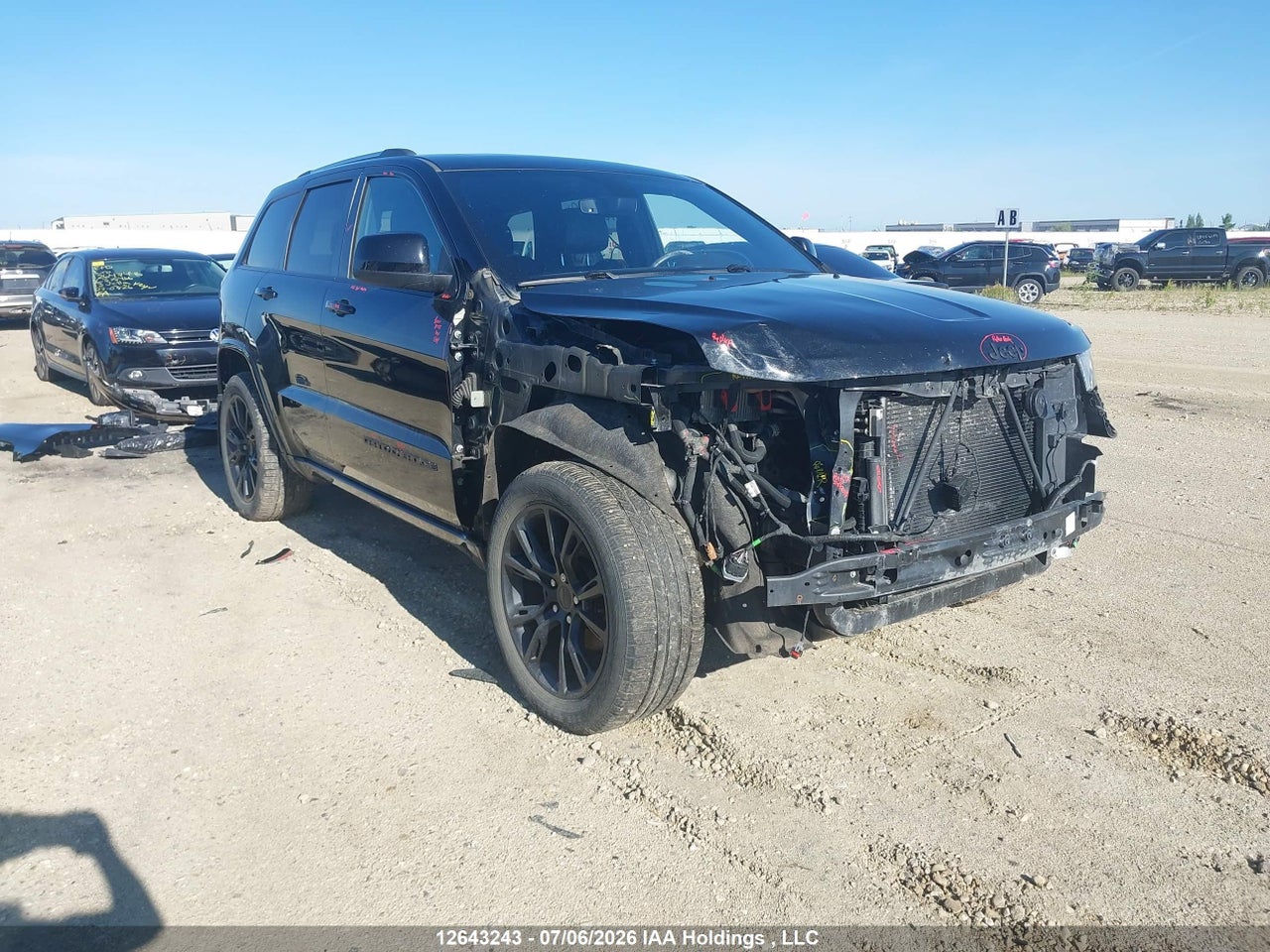 1C4RJFAG1KC783740 · 2019 JEEP GRAND CHEROKEE LAREDO