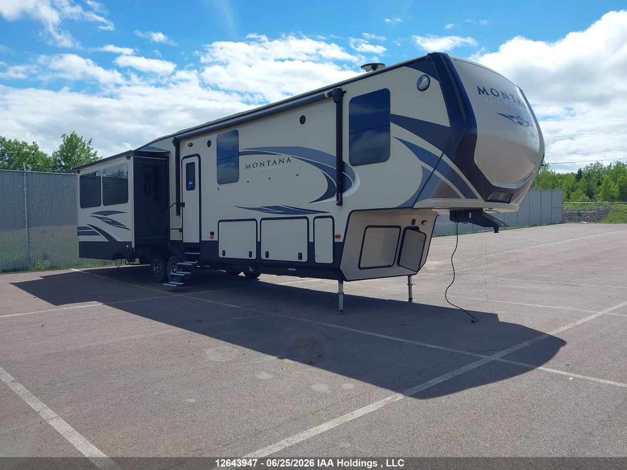 4YDF38526JA742406 · 2018 KEYSTONE MONTANA