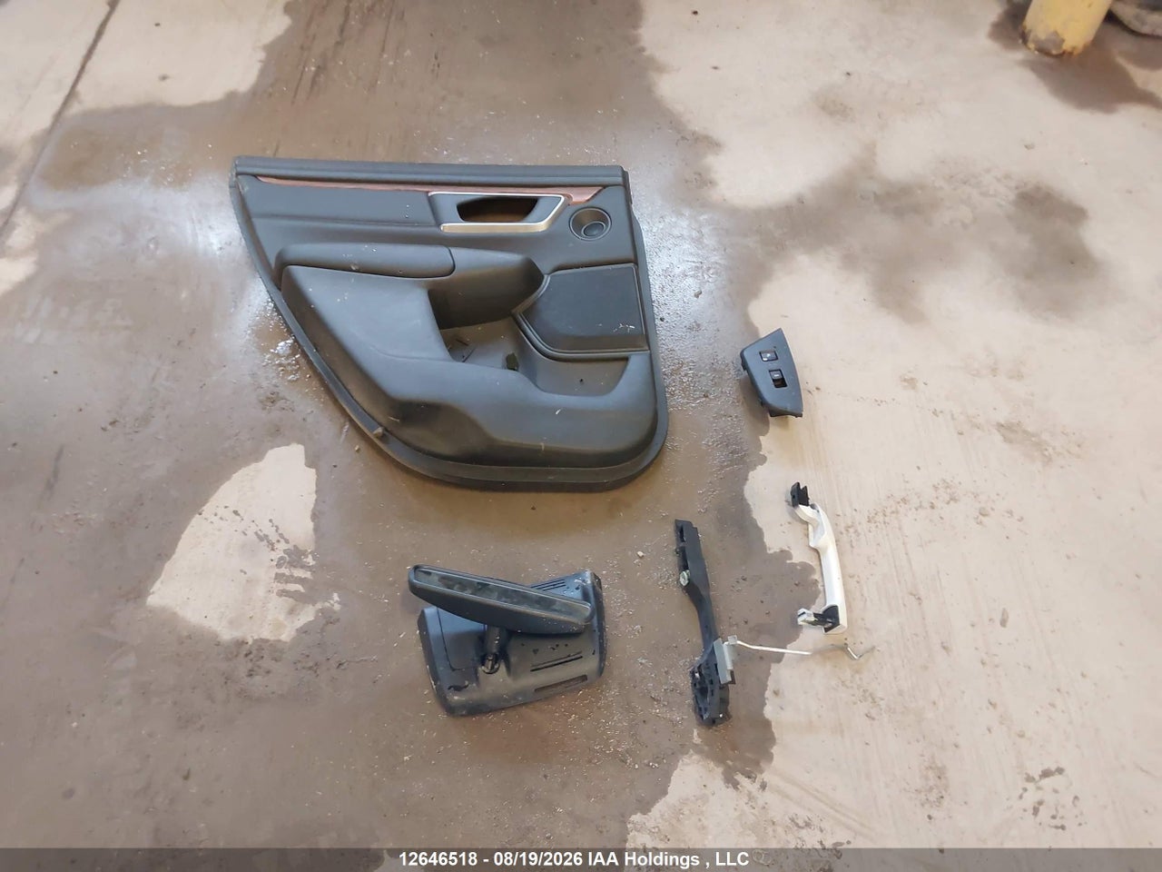 2HKRW2H89JH102946 · 2018 HONDA CR-V EXL · 12/24