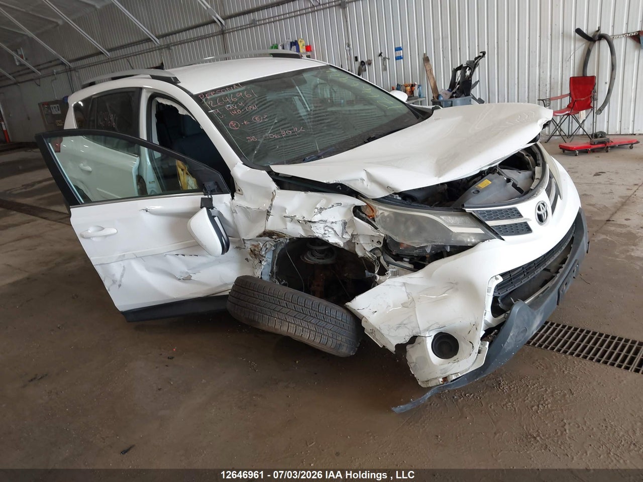 2T3BFREV7EW140081 · 2014 TOYOTA RAV4 LE